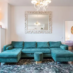 https://amazing-top-floor.italymilanhotels.net